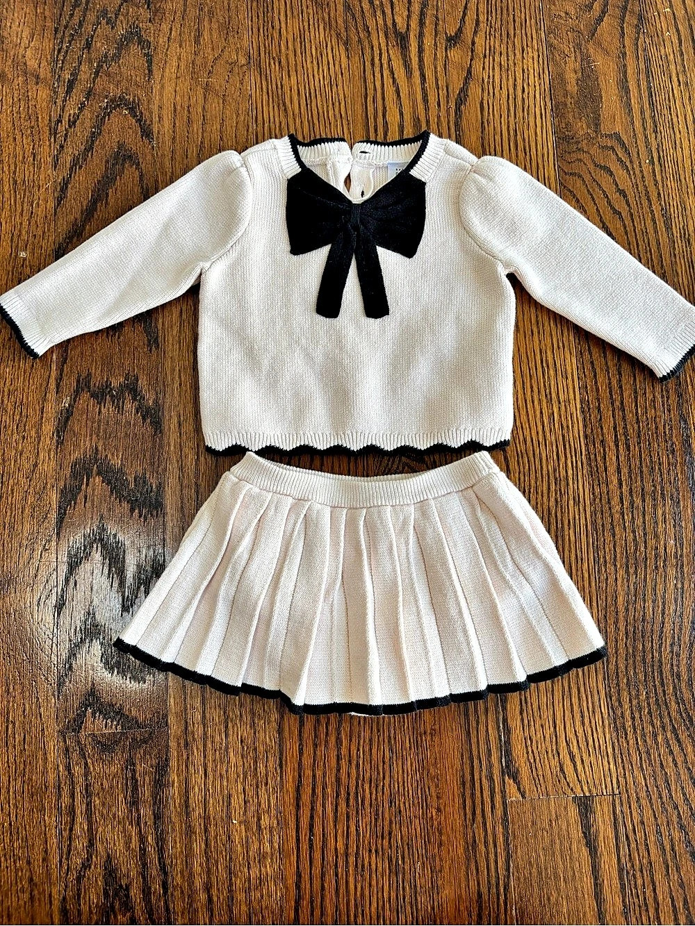 Baby GAP Girls Bow Two-Piece Set in Blush & Black Like New beautiful quality 3-6